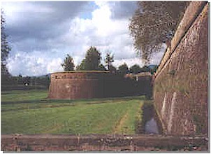 luccaMauer.jpg (24480 Byte)